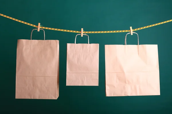 Compras bolsas de regalo de papel —  Fotos de Stock