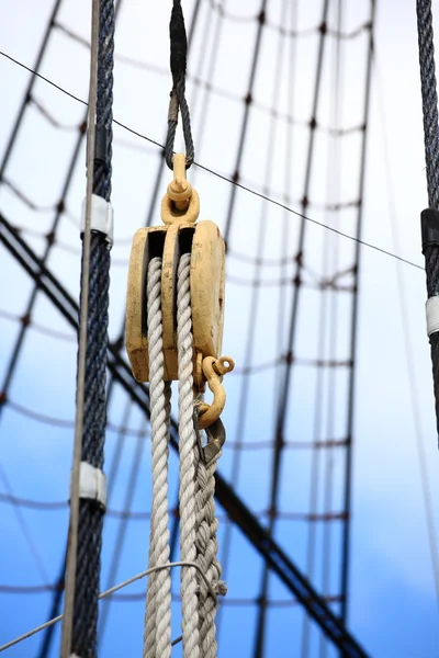 Masts and rope of sailing ship. — Stock Photo, Image