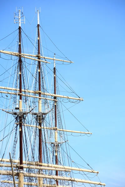 Masts and rope of sailing ship. — Stock Photo, Image