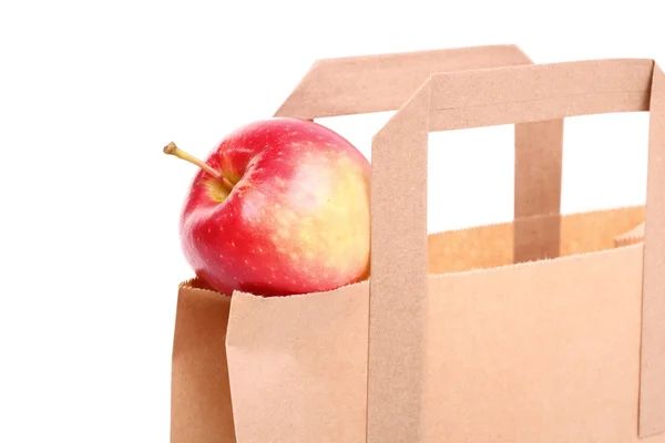 Winkelen bruin geschenk zakken en apple geïsoleerd — Stockfoto