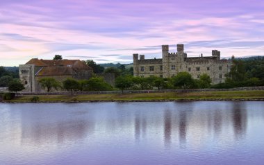 Leeds castle sunrise adlı