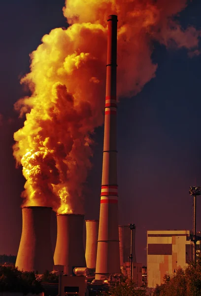 Szén erőmű és a környezetszennyezés — Stock Fotó