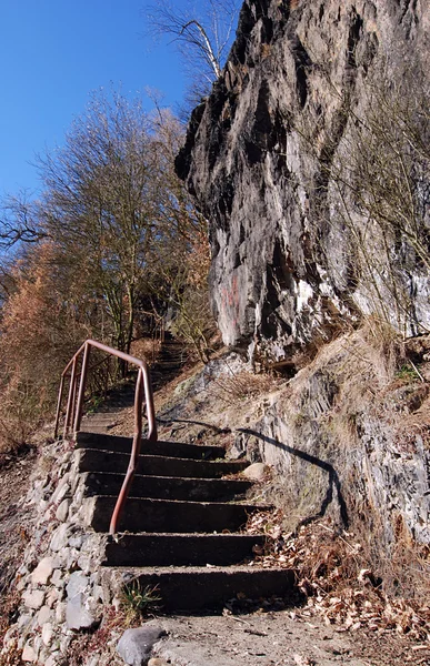 Cliff e escada — Fotografia de Stock