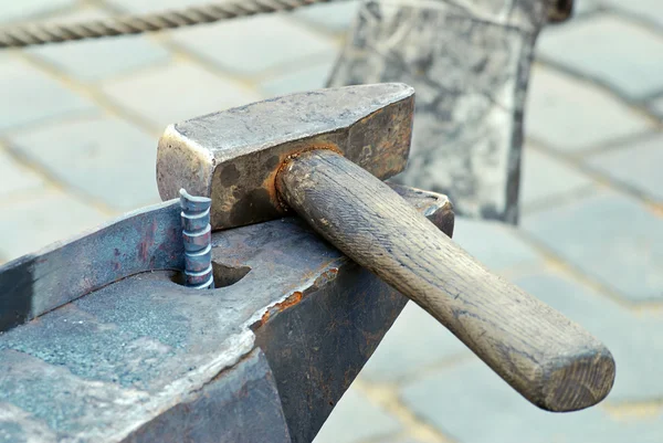 铁锤和铁砧 — 图库照片