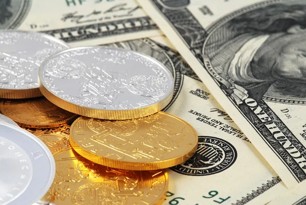 Dollars en munten — Stockfoto