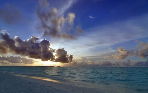 Sonnenuntergang auf den Malediven — Stockfoto