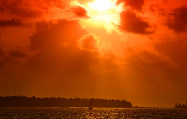 Coucher de soleil aux Maldives — Photo