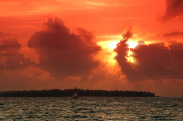 Coucher de soleil aux Maldives — Photo