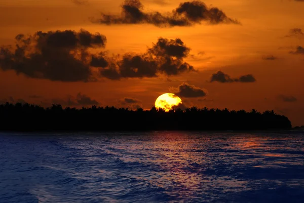 Pôr do sol nas Maldivas — Fotografia de Stock