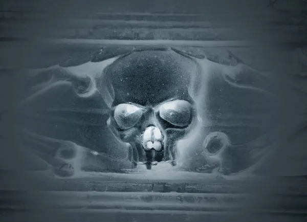 Crânio esculpido em pedra — Fotografia de Stock
