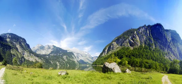Alpen en meer — Stockfoto