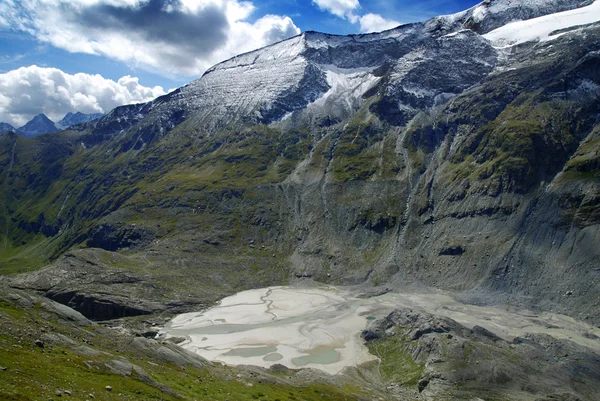 Lago glaciar alpino — Fotografia de Stock