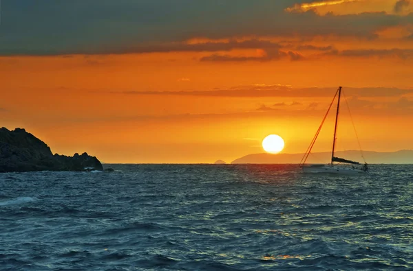 Sunset and yacht — Stock Photo, Image