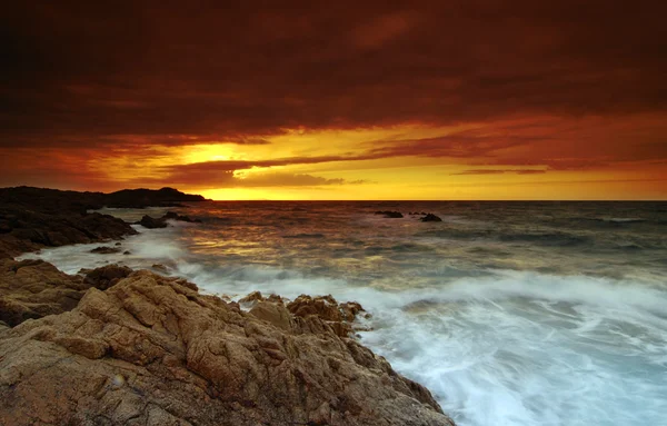 Закат над океаном — стоковое фото