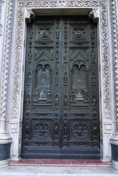 Porta in bronzo — Foto Stock
