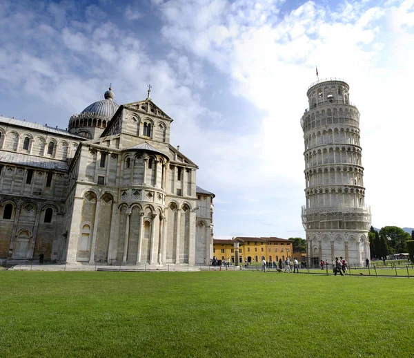 Pisa tower och katedralen — Stockfoto