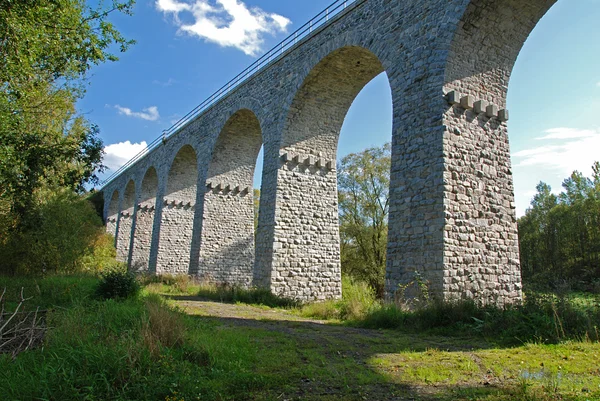 Старий кам'яний залізничний міст — стокове фото