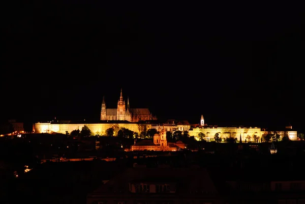 Castillo de Praga en la noche — Foto de Stock