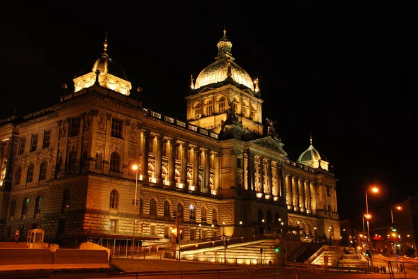 Museu nacional checo durante a noite — Fotografia de Stock