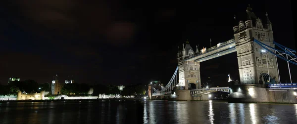 Tower Bridge la nuit — Photo