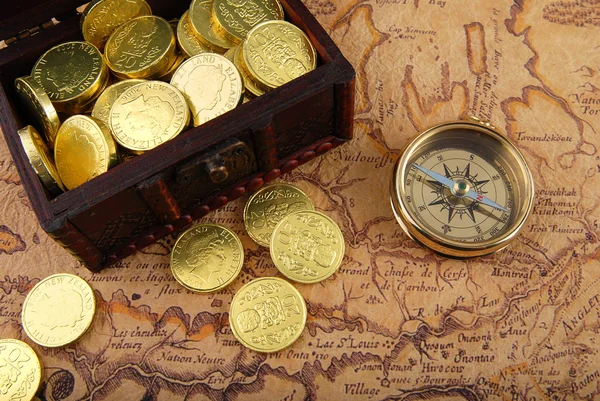 Kompass und Karte — Stockfoto