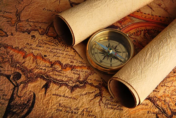Kompas en een kaart — Stockfoto