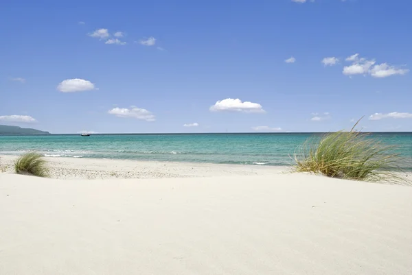 Beyaz kum ve deniz — Stok fotoğraf