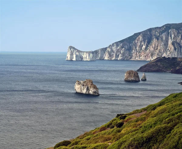 在撒丁岛上的岩石岛 — 图库照片