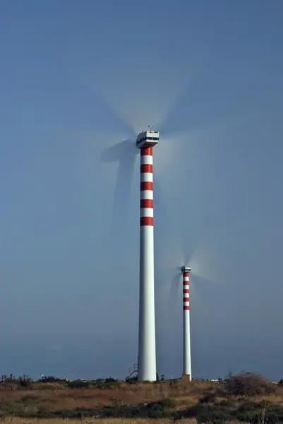 Turbinas eólicas en movimiento —  Fotos de Stock