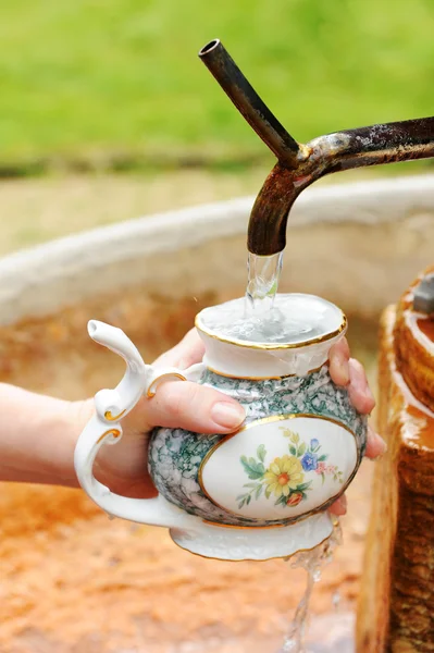 Filling a spa cup — Stock Photo, Image