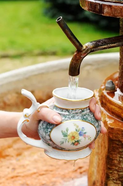 Filling a spa cup — Stock Photo, Image