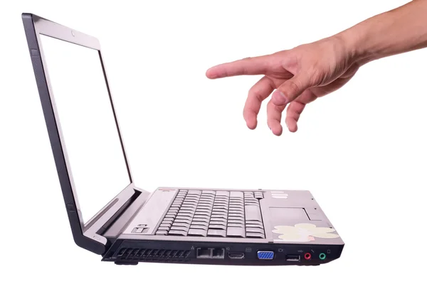 Hand och laptop — Stockfoto