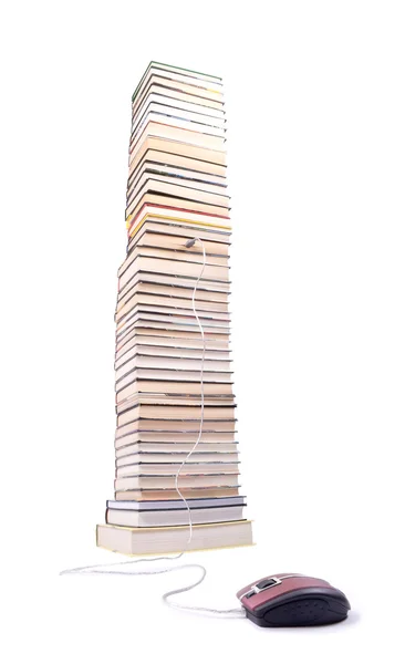 Pilha de livros e um rato de computador — Fotografia de Stock