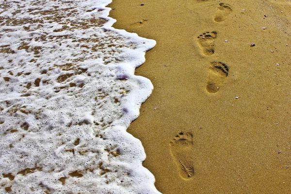 Schritte in den Sand — Stockfoto