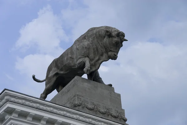 stock image Sculpture of bull