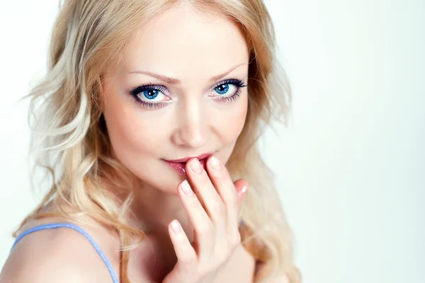 Cute blondynka, niebieskie oczy — Zdjęcie stockowe