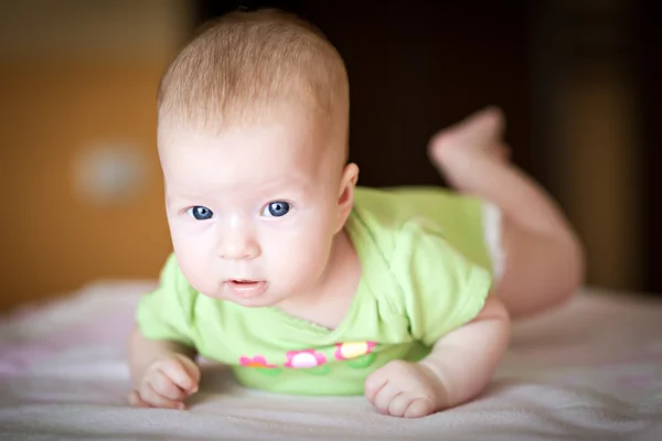 Mooie pasgeboren baby bed inbegrepen — Stockfoto