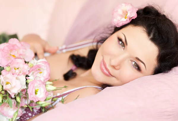 Beautiful brunette with flowers — Stock Photo, Image