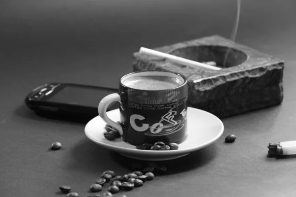 Káva s cigaretou — Stock fotografie