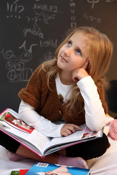 Schoolgirl thought, dreaming — Stock Photo, Image