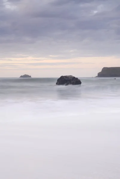 Greenaway plaja Cornish deniz manzarası. — Stok fotoğraf