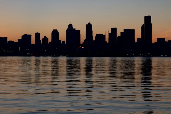 Silhueta do horizonte no centro de Seattle — Fotografia de Stock