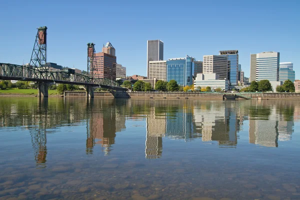 Portland belvárosában található városára és a hawthorne híd — Stock Fotó