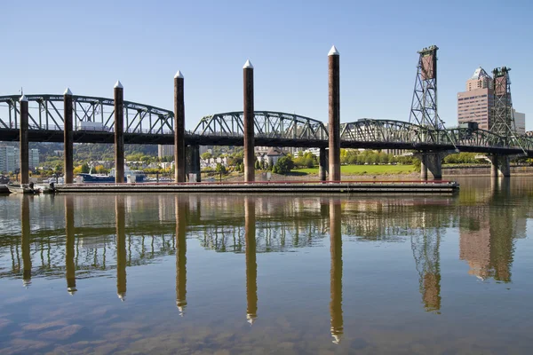 Marina por Willamette River em Portland Oregon — Fotografia de Stock