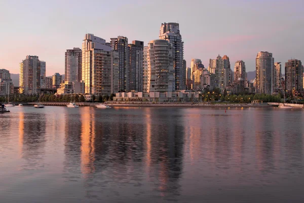 Vancouver bc waterfront társasházak — Stock Fotó
