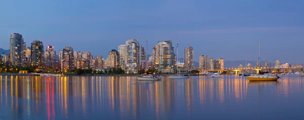 Hora azul en False Creek Vancouver BC Canadá —  Fotos de Stock