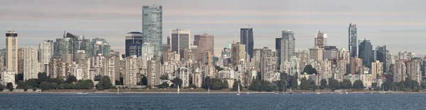 Vancouver BC Downtown Skyline por English Bay — Fotografia de Stock