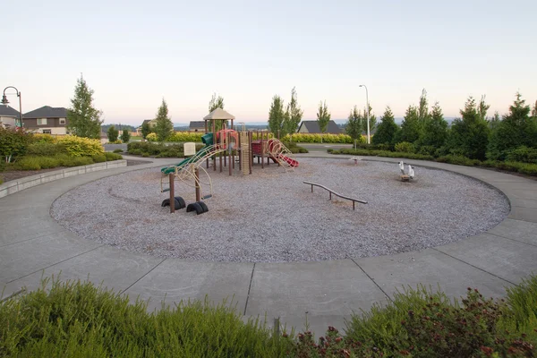 Sousedství veřejný Park kruhové hřiště — Stock fotografie