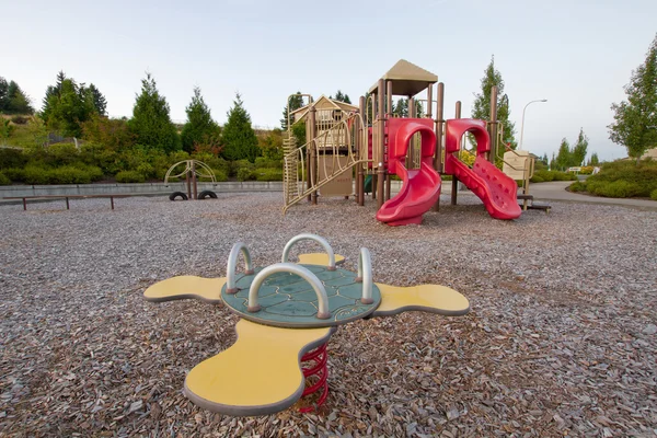 Sousedství parku veřejné dětské hřiště — Stock fotografie