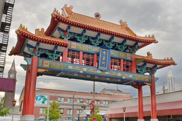 Zonsondergang in chinatown gate seattle washington — Stockfoto